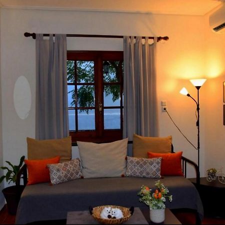 House Inside Garden Apartment Volos Luaran gambar