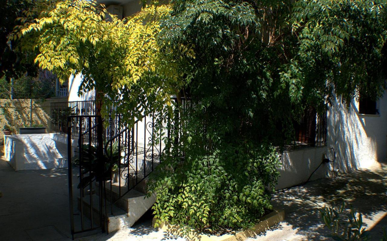 House Inside Garden Apartment Volos Luaran gambar