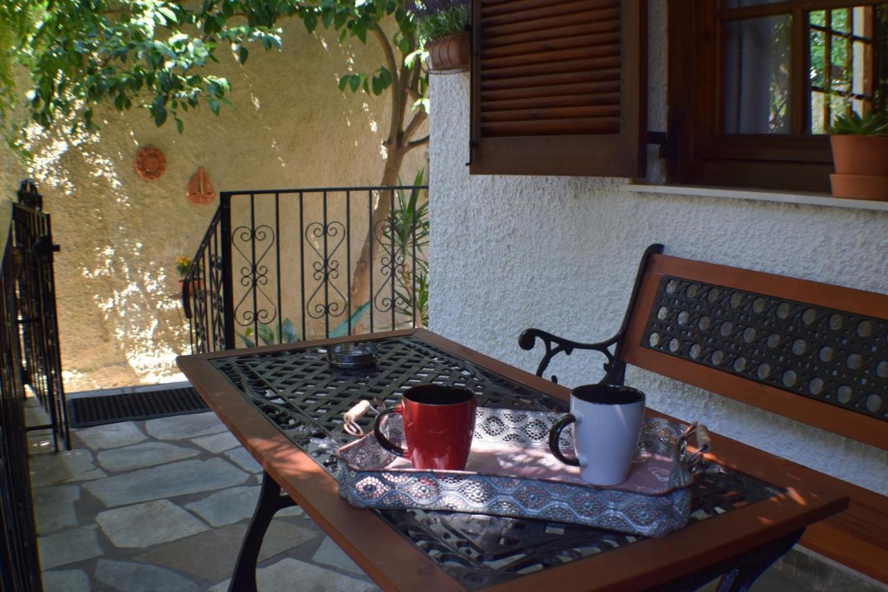 House Inside Garden Apartment Volos Luaran gambar