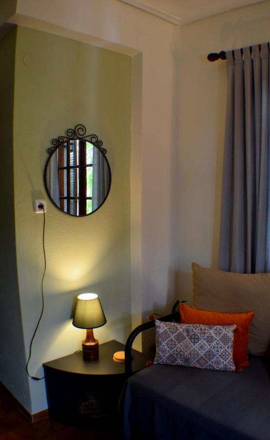 House Inside Garden Apartment Volos Luaran gambar